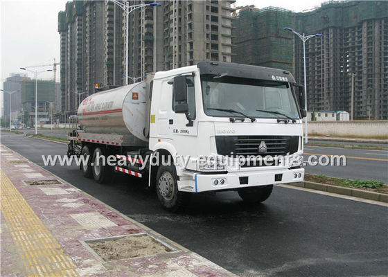 Chiny Intelligent Asphalt Distributor with computerized control system and two diesel burner heating system dostawca