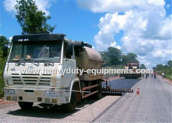 Chiny 8000L Road Construction Equipment Asphalt Distributor Truck With Two Diesel Bummer Heating System dostawca