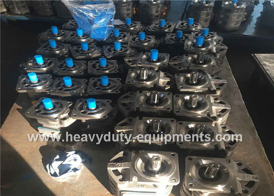 Chiny Hydraulic triple gear pump 1010000135 for Zoomlion crane with warranty dostawca